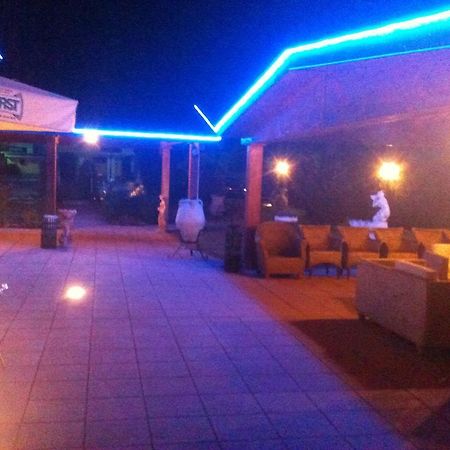 Hotel Quo Vadis None Buitenkant foto
