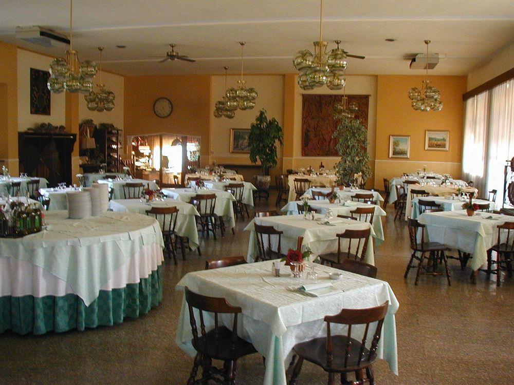 Hotel Quo Vadis None Buitenkant foto