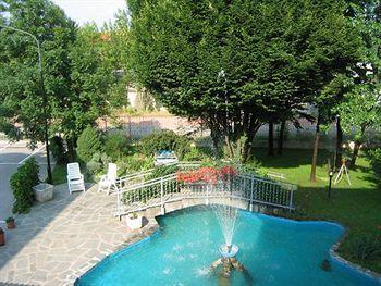Hotel Quo Vadis None Buitenkant foto
