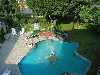 Hotel Quo Vadis None Buitenkant foto
