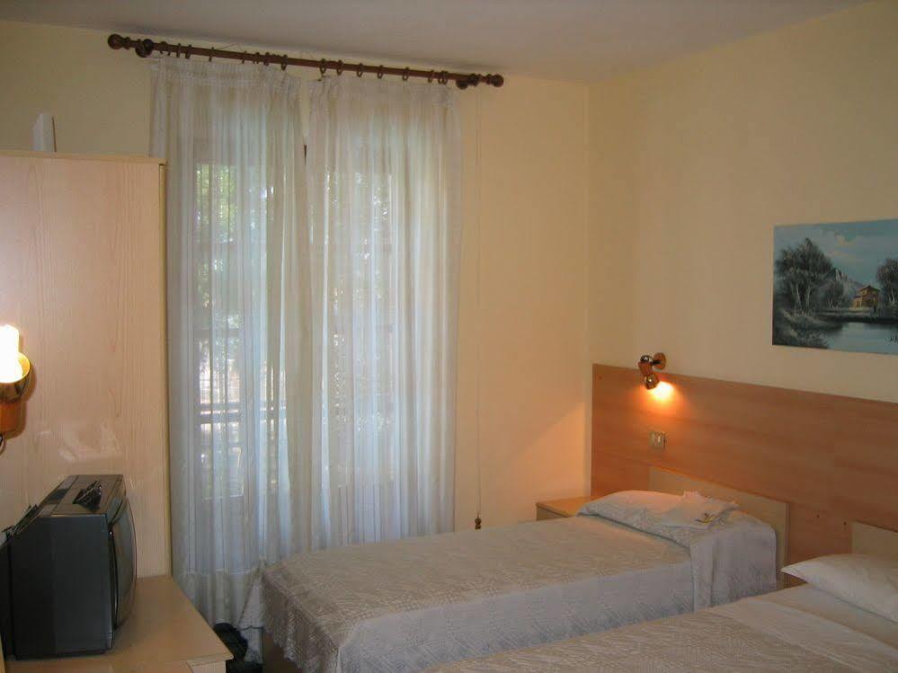 Hotel Quo Vadis None Buitenkant foto