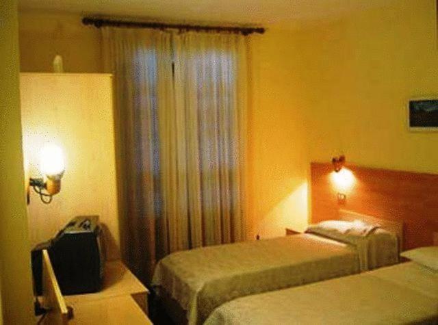 Hotel Quo Vadis None Buitenkant foto